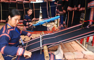 Làng nghề dệt thủ công mỹ nghệ - Nghề ươm tơ dệt lụa trên cao nguyên Lâm Đồng 